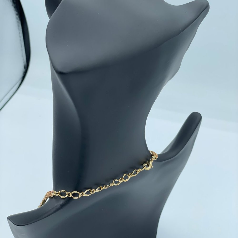 Swarovski Crystal Elements on a Gold toned Necklace - Picture 6 of 15